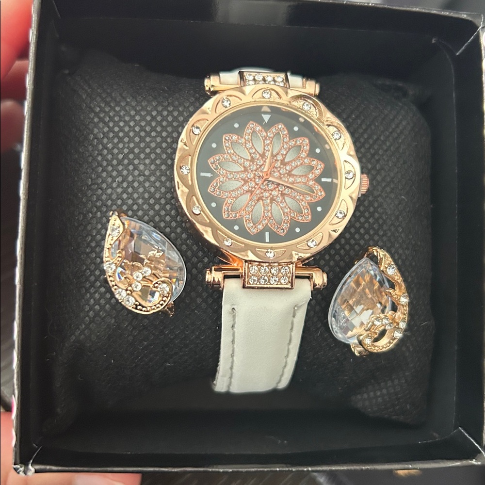 Wrist Watches and jewelry set - Picture 9 of 11